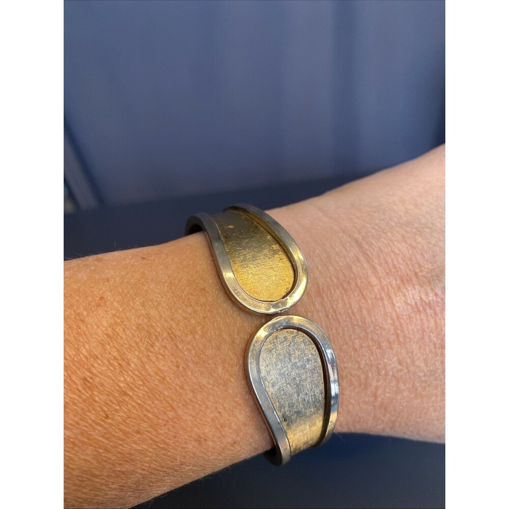 Vintage SARAH COVENTRY 2 Tone Hinged Bracelet Gold Silver Textured Marked